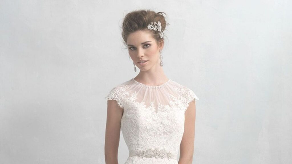 یقه توهمی (Illusion Neckline)