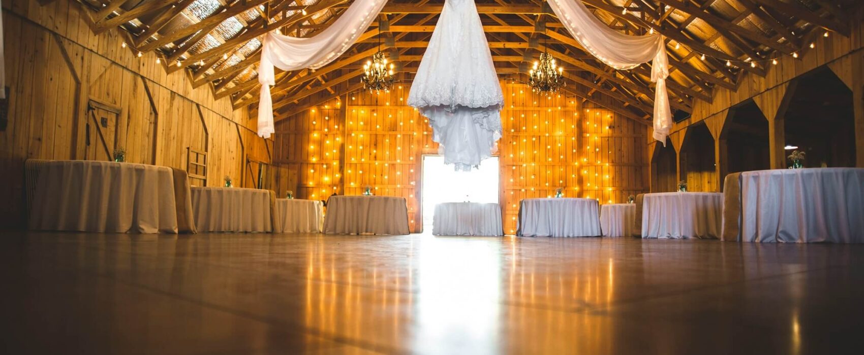 راهنمای کامل انتخاب تالار، باغ تالار و عمارت عروسی (از ظرفیت تا قیمت)