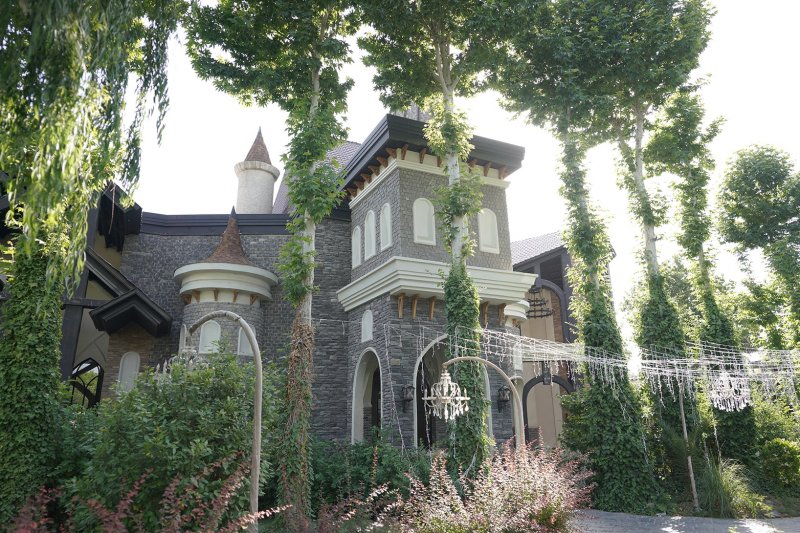 باغ عمارت صدرا