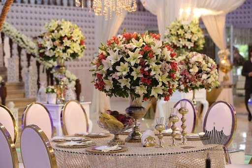 گلآرایی میز مهمان