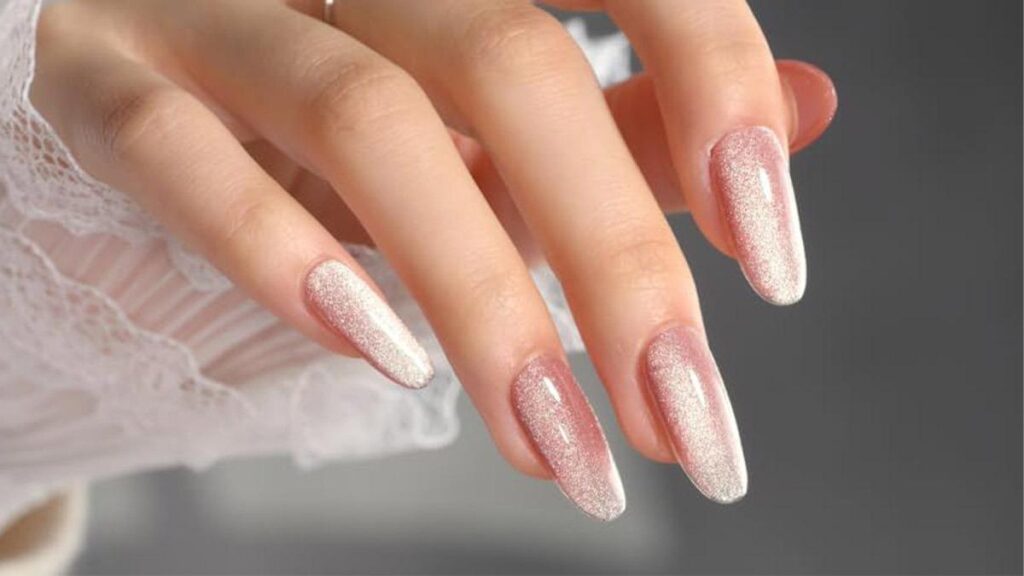 طراحی ناخن عروس آیس (مخملی)