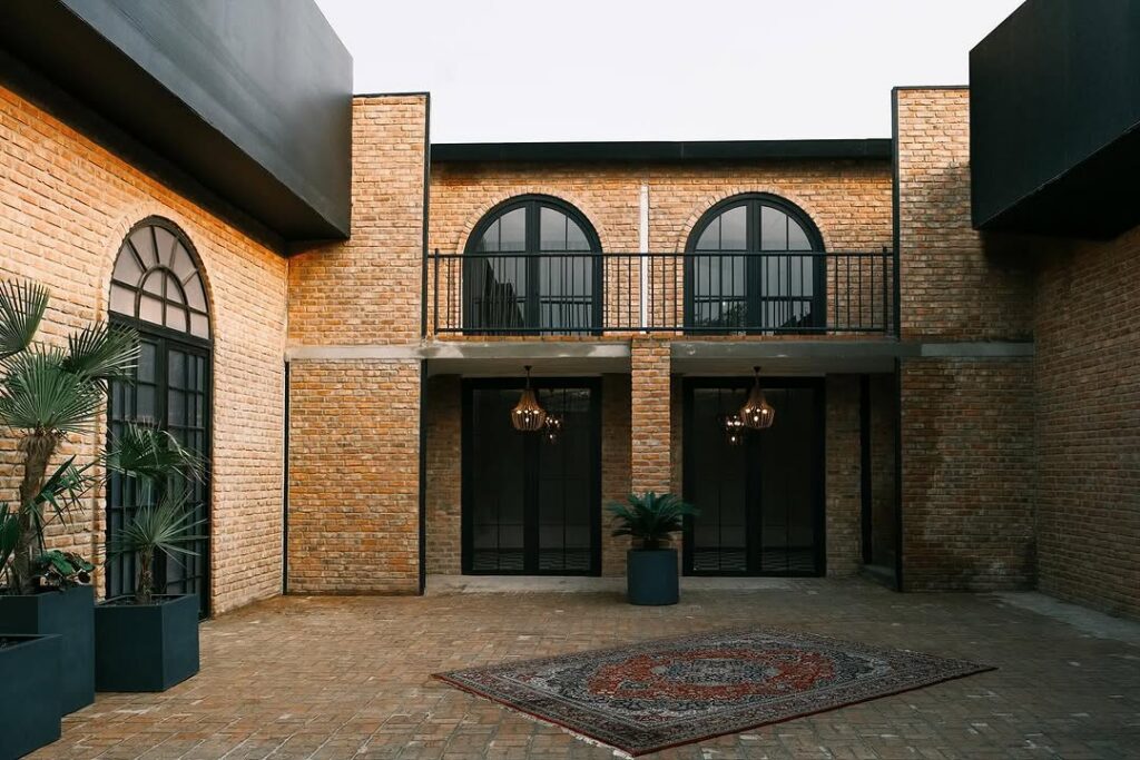 باغ عمارت آلفا
