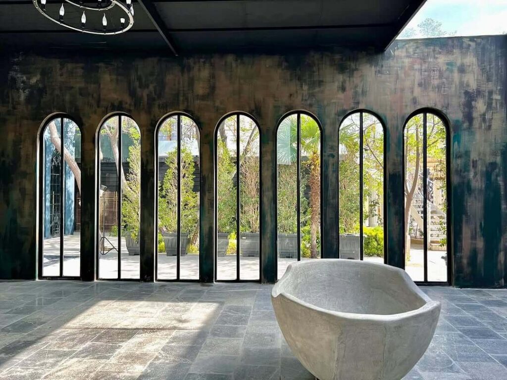 باغ عمارت قصر سفید